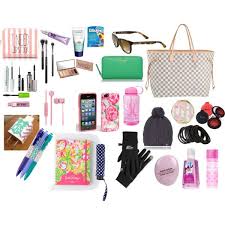 Pin By Madison Lucier On My Style What S In My Purse Purse Essentials Handbag Essentials