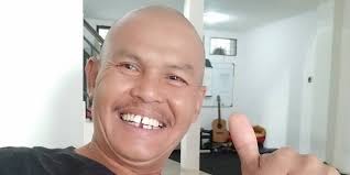 Erwin, manajer dari kang pipit, mengaku kalau kang pipit meninggal dunia karenakomplikasi penyakit. Hojrlbct0pkozm