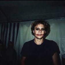Heath Ledger 10 Anos 10 Coisas By Everton Rocha Medium Recentemente as irmãs do ator deram um depoimento que esclareceu muitas coisas sobre a morte do ator que interpretou o coringa nos cinemas. heath ledger 10 anos 10 coisas by