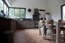 Faience et carrelage mural de cuisine carreaux artisanaux pour cuisine. Sol Interieur En Terre Cuite Terres Cuites De Raujolles