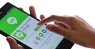 Line is a freeware app for instant communications on electronic devices such as smartphones, tablet computers, and personal computers. Cara Mengaktifkan Dan Menonaktifkan Fitur Baru Line Folder Obrolan Tirto Id
