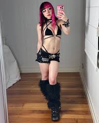 Yuwki - Free nude pics, galleries & more at Babepedia