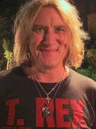 Suzanne Canada's Instagram, Twitter & Facebook