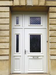 Porte d'entrée mixte avec la porte d'entrée mixte, le bois et l'aluminium s'associent pour créer un produit révolutionnaire. Pose Porte D Entree Bois Alu Devis Pour L Installation De Votre Porte D Entree Bois Aluminium L Expert Fenetre