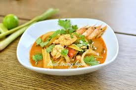 Tom yum, or tom yam, is the simple and popular thai hot and sour soup, familiar to many from thai restaurant menus. Tom Yum Goong Yang Padu Macam Dekat Kedai Thai Buat Orang Lapo
