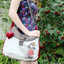 Etui santoro mit eulen benutzt man für kleinigkeiten, wie z.b. Eine Elegante Slouchy Tasche Welche Das Liebenswerte Kunstwerk Von Santoro Gorjuss Beiger Stoff Aus 100 Baumwolle Handgriffe 100 Taschen Elegant Liebenswert