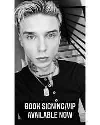 repost @andyblack ・・・ ⁣ Thank you all so much for your incredible response  to the new @blackveilbrides music video for “𝐒𝐜𝐚𝐫𝐥𝐞𝐭 𝐂𝐫𝐨𝐬𝐬” ⁣  We are thrilled with how this record is coming