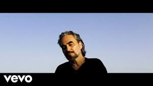 Stephan eicher, né le à münchenbuchsee (suisse), est un artiste suisse, partiellement artiste européen, stephan eicher a connu en france la plupart de ses succès avec les chansons chantées. Stephan Eicher Ecoute Online