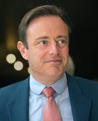During his years as a student, he was a member of the liberaal vlaams studentenverbond (lvsv, liberal flemish students' union). Bart De Wever Wikipedia