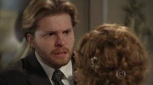 Constância pede ajuda a Edgar para tirar Laura do sanatório