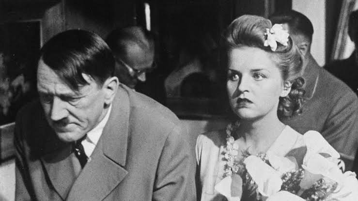 Las últimas horas de Hitler y Eva Braun antes de suicidarse un 30 de abril  en su Reich reducido a cenizas