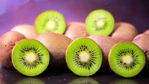 Memiliki nama latin actinidia deliciosa, kiwi mengandung vitamin c paling tinggi, yakni sekitar 154% per 100 gram dan. 10 Khasiat Buah Kiwi Yang Anda Perlu Tahu The Diagnosa