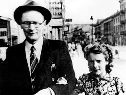 During world war ii, she was part of the gray ranks, which led to her being awarded the cross of valour for her efforts. Olga Krzyzanowska Tuz Przed Wrzesniem 39 Tata Przywiozl Mi Rower Wiez