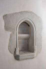 Choeur, mur nord, niche crédence (Eglise paroissiale Saint-Pierre (Taden))  - Inventaire Général du Patrimoine Culturel