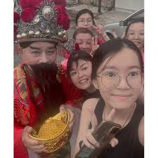 新年兔兔兔JomRun 1st Avenue 新春趴趴走今天的温度刚刚好不冷不热跟着大家一起跑步完成6km新春趴趴走😉 跑着跑着看到了财神爷