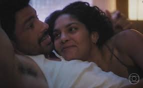 Barbara Reis fala de cenas quentes com Cauã Reymond em 'Terra e paixão' e  de desejo do público: 'Torcem por 'Caline''