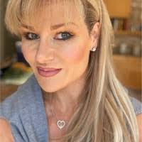 Mai Marks's Instagram, Twitter & Facebook