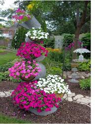 Striking Petunia Centerpiece Ideas For Garden Design And Yard Landscaping Matchness Com Garden Containers Plants Beautiful Gardens