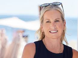 Laura Cary's Instagram, Twitter & Facebook