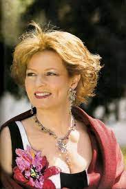 Margareta, principesă a româniei, fostă1 principesă de hohenzollern (n. Princess Margarita Of Romania Principesa Margareta A Romaniei Royal Hairstyles Romanian Royal Family Royal Weddings