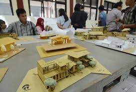 Apabila dua kata tersebut digabung menjadi arkhitekton mempunyai arti yang lain, yaitu pembangunan utama tukang ahli bangun. Jurusan Teknik Arsitektur Thegorbalsla