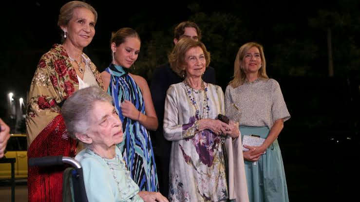 Dos herederos al trono, dos actores, una influencer o un fotógrafo: así son  los ocho sobrinos y los sobrinos nietos de Irene de Grecia | Vanity Fair