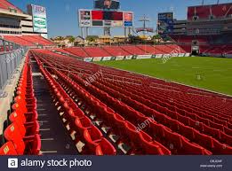 Find and buy tickets to all games. Roten Stadionsitze Im Raymond James Fussball Stadium In Tampa Florida Wo Die Tampa Bay Buccaneers Team Spielt Stockfotografie Alamy