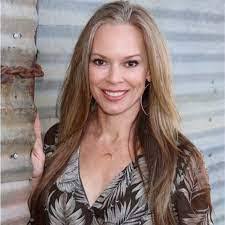 Carol Morelan's Instagram, Twitter & Facebook