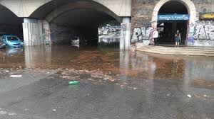 La situazione delle strade oggi è ancora drammatica. Nubifragio Su Roma Allagamenti Rami Caduti E Strade Chiuse La Repubblica