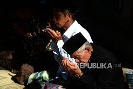 Kita juga biasanya membaca 3 kali surat yasin di sela doa tersebut. 3 Keutamaan Malam Nisfu Sya Ban Republika Online