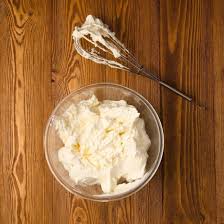 Anda juga bisa buat permen putih telor ini dengan aneka rasa, seperti rasa peppermint, rasa buah jeruk lemon, strawberry, mangga, durian/duren, coklat, dan sebagainya. Apa Bedanya Whipped Cream Vs Heavy Cream Resepkoki