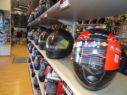 Maybe you would like to learn more about one of these? Les Boutiques Moto Ne Peuvent Plus Vendre Des Casques En Direct Actu Moto