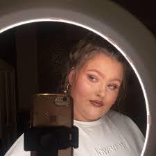 Leanne Dawson's Instagram, Twitter & Facebook