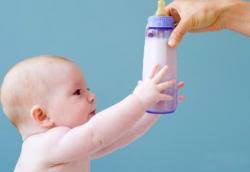 Susu ini juga tidak sesuai untuk bayi berusia bawah 2 tahun kerana mereka memerlukan. Takaran Susu Formula Untuk Bayi Sesuai Usia Tribunnews Com Mobile