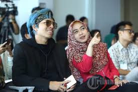 Dilahirkan dari keluarga kaya di indonesia, tidak membuat atta halilintar manja dan hanya mengandalkan harta sang orang tua. Ria Ricis Dan Atta Halilintar Raih Youtube Diamond Award Foto 9 1788666 Tribunnews Com Mobile