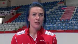 She is 1.96 m (6 ft 5 in) tall and plays as opposite. Spor Milli Voleybolcular Meryem Boz Ve Ebrar Karakurt Dha Ya Konustu Son Dakika Spor