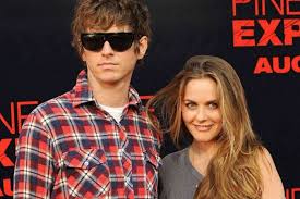 The clueless actress filed for divorce in court on friday, according to the sad news shouldn't come as too much of a shock for fans of the couple. Alicia Silverstone Divorcing Husband Of Nearly 13 Years The Freeman