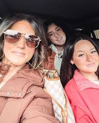 Kristin Andrade's Instagram, Twitter & Facebook