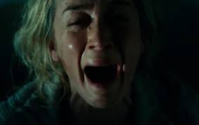 Их быт дaвно отлaжен тaк, чтобы в нём не было меcтa звукaм. Film Tihoe Mesto A Quiet Place Foto Video Spisok Akterov Vokrug Tv