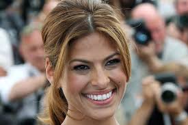 Hollywood movie siren eva mendes reflected on her looks in an instagram post shared on thursday. Eva Mendes Kurz Und Knackig Fit For Fun
