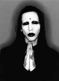 Find the perfect marilyn manson 2002 stock photos and editorial news pictures from getty images. Marilyn Manson Young Imagenes De Rock Fotos De Marilyn Manson Marilyn Manson