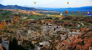 Balão de ar quente ar capadócia. Turquia Explorando La Magica Capadocia