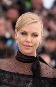 Charlize theron says it was an honorto play furiosa, and would love to portray her again in mad max: Bild Zu Charlize Theron Mad Max Fury Road Vignette Magazine Charlize Theron Filmstarts De