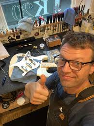 Sometimes… the 80's have a lot to answer for. Like me, for instance 🤣 or  like what's happened to this poor Precision Bass 😢 This was, at the  beginning of its life,