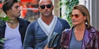 Nicoletta larini, la fidanzata di stefano bettarini, la difende. Stefano Bettarini Boom A Verissimo Simona Ventura Mi Tradi Quando Eravamo Sposati