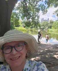 Saturday in the Park. I don't know those people. www.plumbgoods.tv  #plumbgoods #eveplumb #daisy #happinessincluded #janbrady