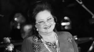 Stela popescu was a romanian actress and tv personality considered the greatest comedy actress and one of best female actress of all time in. Un Ultim Omagiu Pentru Stela Popescu Flori LumanÄƒri È™i Aplauze Pentru Marea DoamnÄƒ A Teatrului