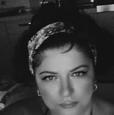 Oggi ELETTRA figlia di EUGENIO FINARDI compie 33 anni. FINARDI ha scritto  questa bellissima canzone per Lei.