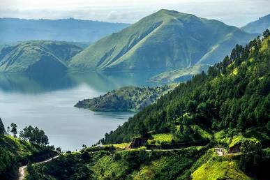 Lake Toba: A gigantic volcanic caldera turned serene lake, buatan AI