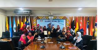 Universiti putra malaysia (upm, dahulu dikenali sebagai universiti pertanian malaysia) telah ditubuhkan pada 29 oktober 1971, melalui penggabungan antara fakulti pertanian universiti malaya dan kolej pertanian malaya serdang. Lawatan Ilmiah Dekati Anak Jalanan Universiti Putra Malaysia